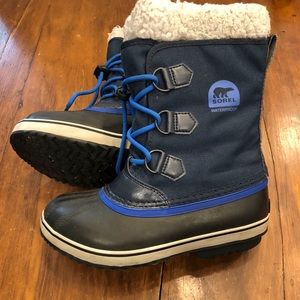 Sorel boots youth size 4 GUC.
